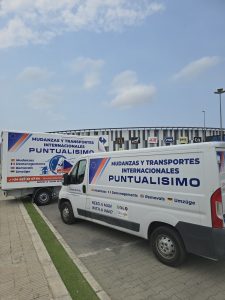 Camión de mudanzas Puntualísimo en Dénia para transporte nacional e internacional