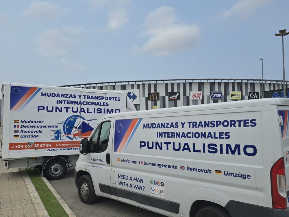 Camión de mudanzas Puntualísimo en Dénia para transporte nacional e internacional